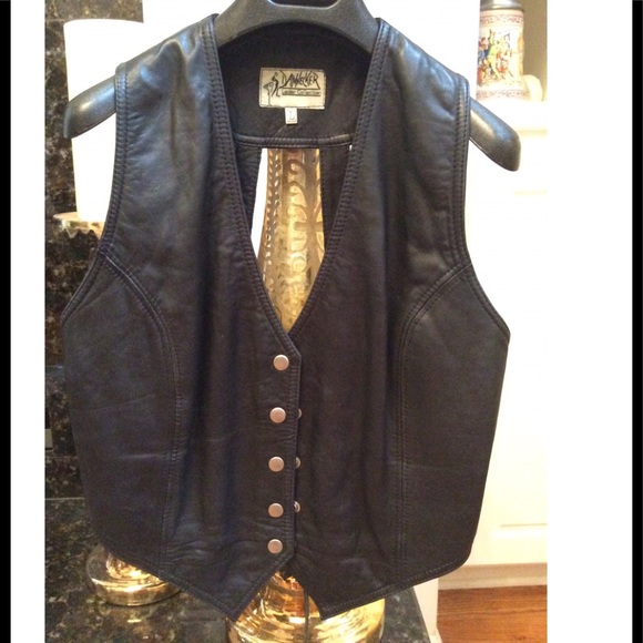 100% Leather Vest - Picture 3 of 8